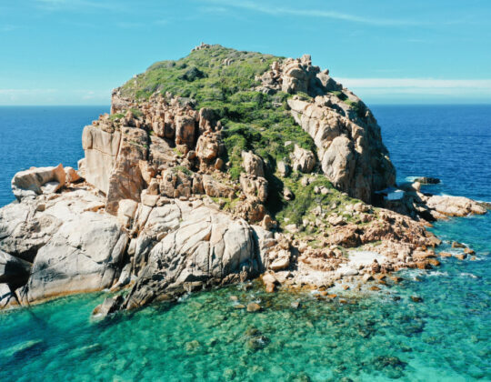 ‘Viên ngọc thô’ màu ngọc bích của vịnh Vĩnh Hy